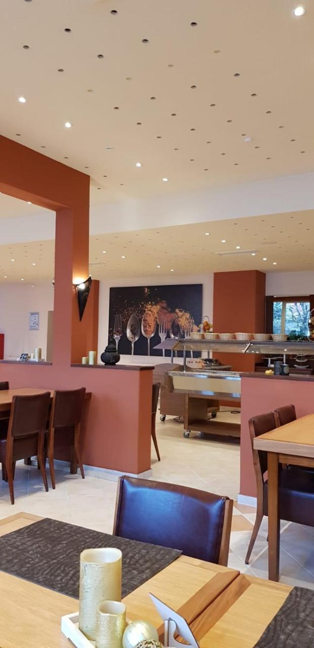 נויוויד Hotel Imota מראה חיצוני תמונה